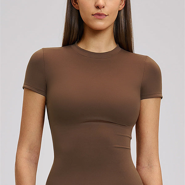 AlienDose | AlienMove™ Minimalist Tee | Short-Sleeve Sports Tee That Flatters Your Silhouette